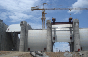 【写真2】AGRIMECO社が建設中の水力発電所水門