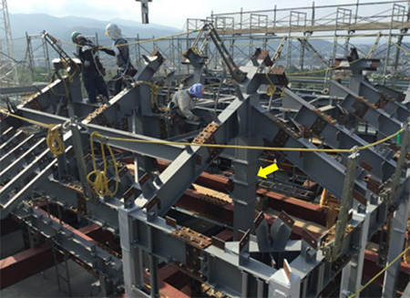 Fig. 1 Steel frame of Kumamoto Castle’s large keep (arrow points to box column made with Ultra-narrow-gap J-STAR® Welding technology)