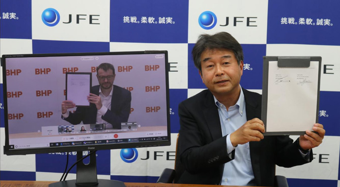 BHP Group Sales and Marketing Officer Michiel Hovers (left) and JFE Steel Vice President Hiroshi Daimon (right) at MOU signing