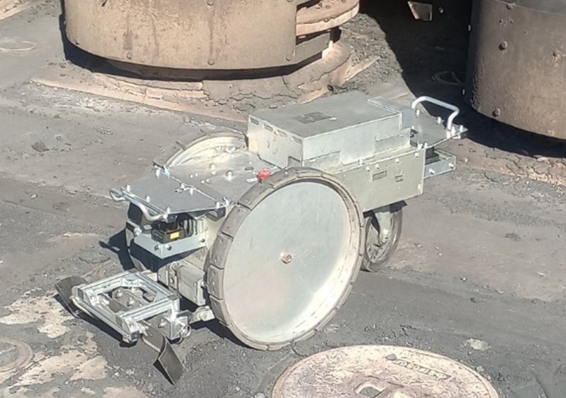 Self-propelled cleaning robot for harsh environments