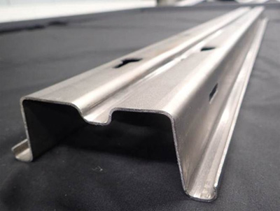 【写真3】受賞した「1.5ギガパスカル級冷延鋼板」を使用したバンパーレインフォースメントの断面