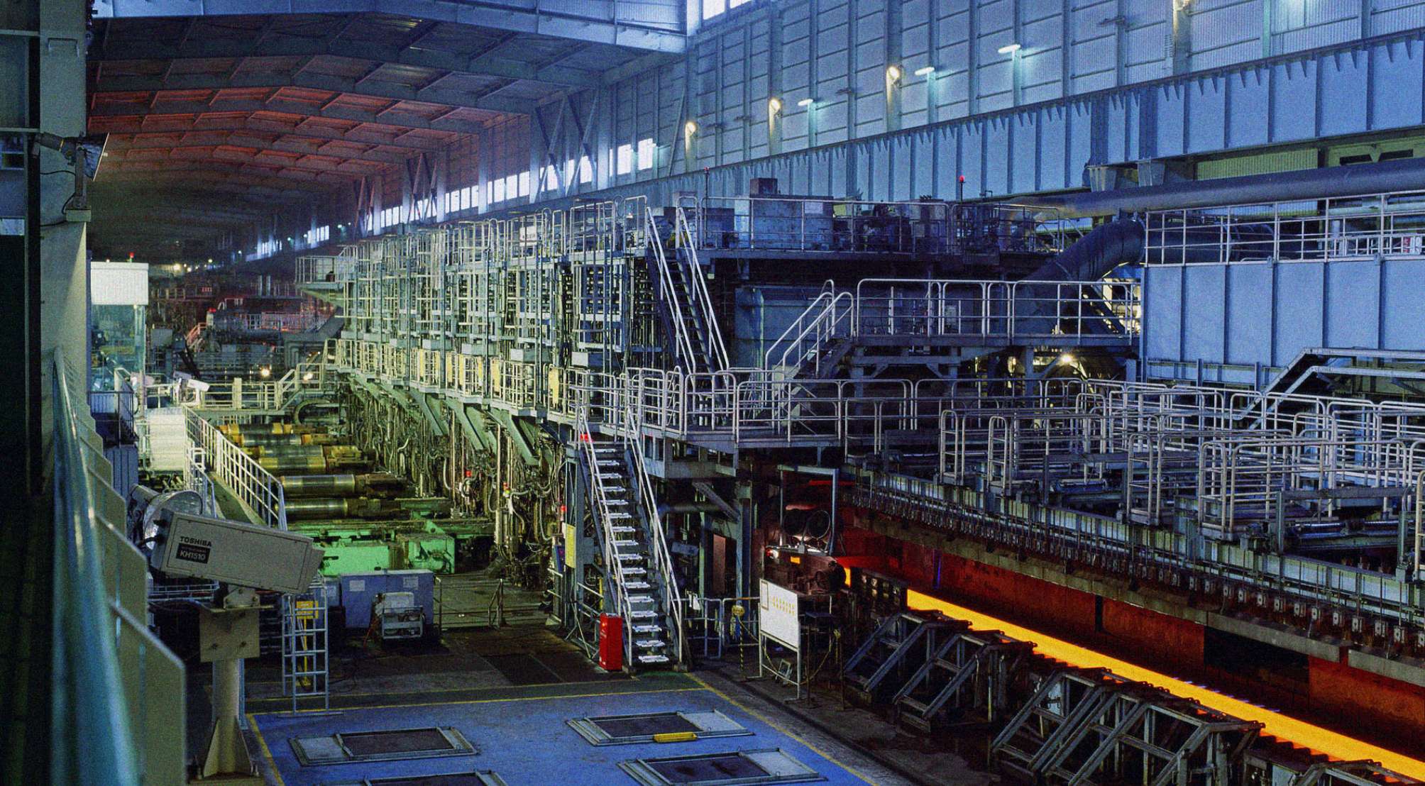 東日本製鉄所は東京湾に面した2拠点で操業し、多種多様な鉄鋼製品の生産を手がけています。