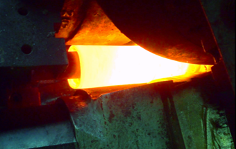 継目無鋼管モデル穿孔圧延機(圧延機出側、ハイスピードカメラ撮影)