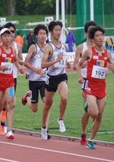 自己ベストを更新した寺嶌選手(No.12)と岩崎選手