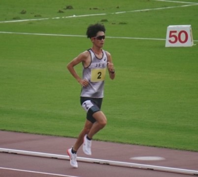 レース序盤からトップを独走する風岡