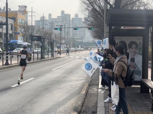 岩田選手を応援するJFEスチール韓国の皆さん