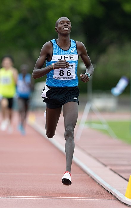 1500m優勝のゴールをするダン選手