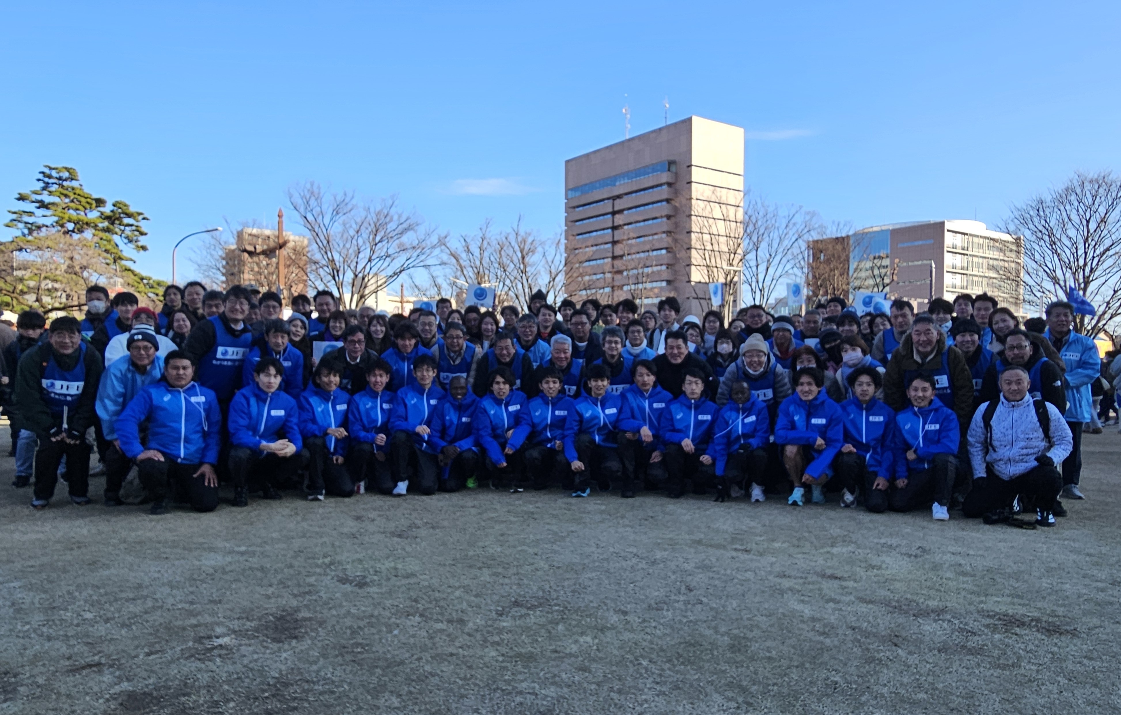 レース後応援団の皆さんとの一緒に