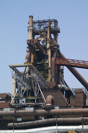製鉄所のシンボルである「高炉」